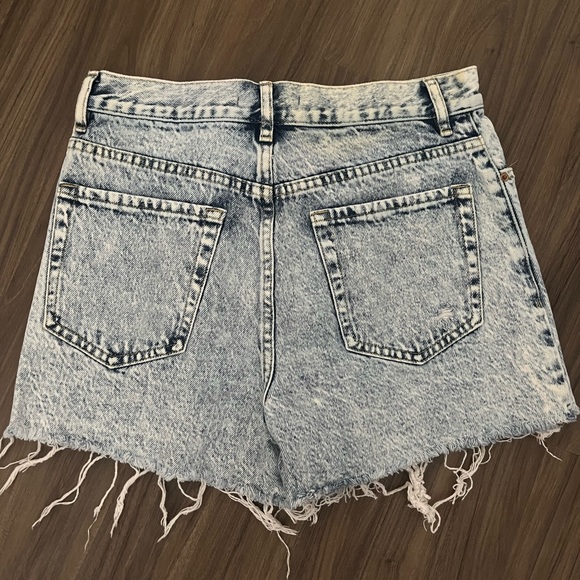 Light wash PacSun jean shorts size 26 - Picture 2 of 3